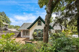 520 Valley St, Hendersonville, NC 28739 - Photo 1