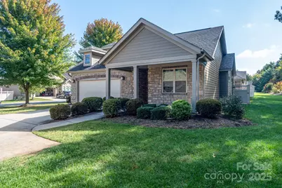 860 Wynnshire Drive, Hickory, NC 28601 - Photo 1