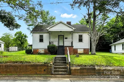 450 1st Street SE, Hickory, NC 28602 - Photo 1