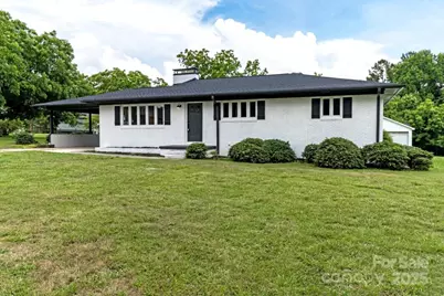 7724 E Holly Grove Road, Thomasville, NC 27360 - Photo 1