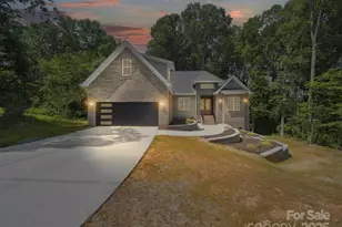 2108 Lakeview Cir, Matthews, NC 28105 - Photo 1