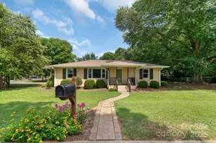 810 Lakeview Dr, Pineville, NC 28134 - Photo 1