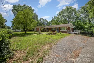 2202 Woodlawn St, Kannapolis, NC 28083 - Photo 1