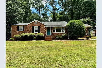 402 N Hawthorne Street, Mount Holly, NC 28120 - Photo 1