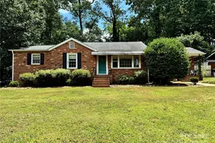 402 N Hawthorne St, Mount Holly, NC 28120 - Photo 1