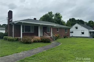 1020 W Catawba Ave, Mount Holly, NC 28120 - Photo 1