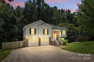 824 17th Ave Dr SE, Hickory, NC 28602 - Photo 1