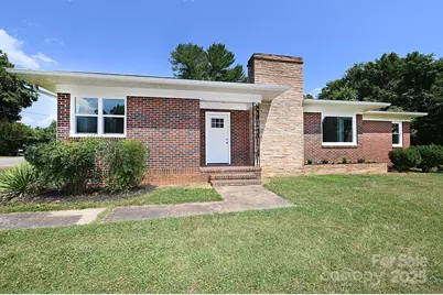 737 8th Street SW, Hickory, NC 28602 - Photo 1