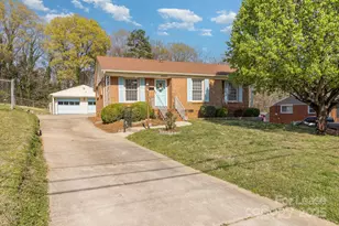 4640 Brooktree Dr, Charlotte, NC 28208 - Photo 1