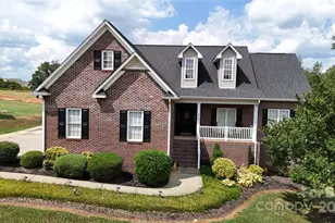 918 Huntington Hills Dr, Lincolnton, NC 28092 - Photo 1