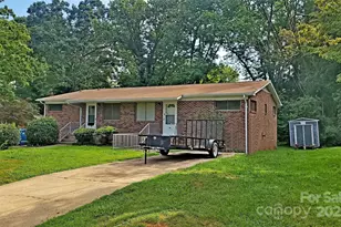 44 17th Ave Ct NW, Hickory, NC 28601 - Photo 1
