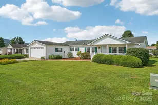 617 Paisley Ct, Hendersonville, NC 28739 - Photo 1