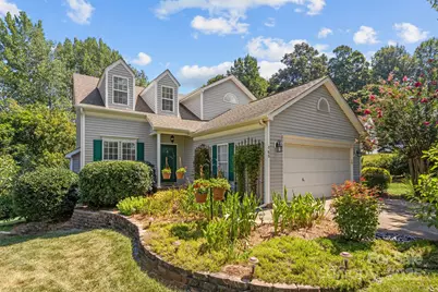 165 W Walnut Avenue, Mount Holly, NC 28120 - Photo 1