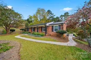 1071 12th Ave NW, Hickory, NC 28601 - Photo 1