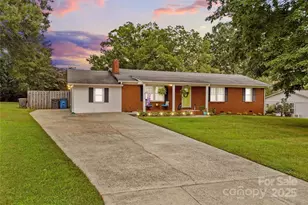 1128 Fulton Dr, Statesville, NC 28677 - Photo 1