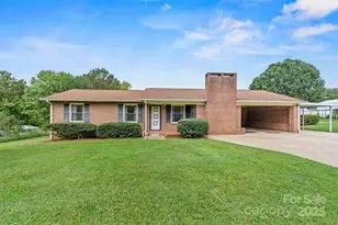 408 29th St Pl SW, Hickory, NC 28602 - Photo 1