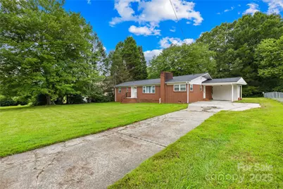 545 N Oakland Avenue, Statesville, NC 28677 - Photo 1