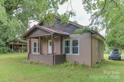 417 E Patterson Street, Hendersonville, NC 28739 - Photo 1