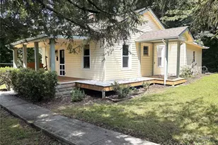 555 Oak Hill Ct, Hendersonville, NC 28739 - Photo 1