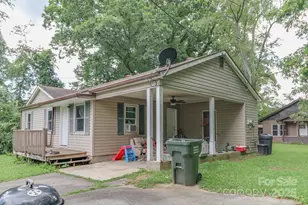 412 W Chestnut Dr, Hendersonville, NC 28739 - Photo 1