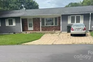 39 4th St, Waynesville, NC 28786 - Photo 1