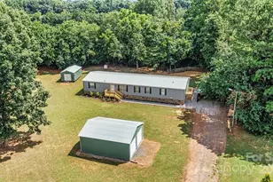 2800 N Brushwood Cir, Newton, NC 28658 - Photo 1