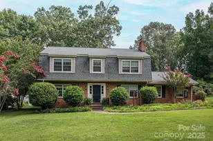 1185 18th Ave NE, Hickory, NC 28601 - Photo 1