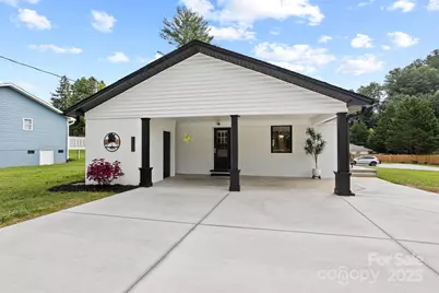 110 S Justice Street, Hendersonville, NC 28739 - Photo 1