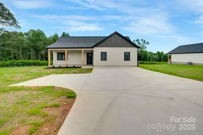 665 S Grove Street, Lincolnton, NC 28092 - Photo 1