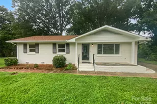 6139 Castle Ct, Charlotte, NC 28213 - Photo 1