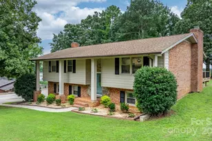 848 7th St SE, Hickory, NC 28602 - Photo 1