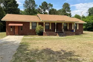 914 Cliffdale Dr, Laurinburg, NC 28352 - Photo 1