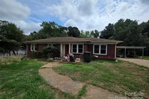 2266 9th Ave Dr NE, Hickory, NC 28601 - Photo 1