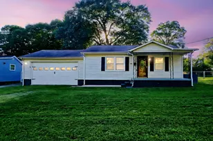 105 S Pine St, Dallas, NC 28034 - Photo 1