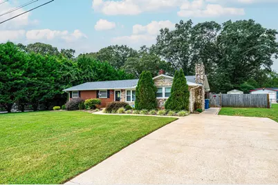 2841 21st Street NE, Hickory, NC 28601 - Photo 1