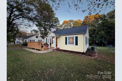1066 5th Street NE, Hickory, NC 28601 - Photo 1