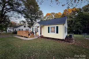 1066 5th St NE, Hickory, NC 28601 - Photo 1