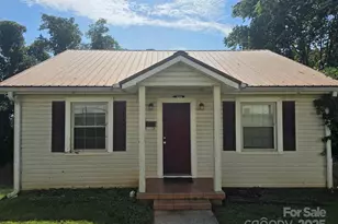 129 Summit St, Marion, NC 28752 - Photo 1