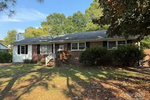 403 Dianne Dr, Cheraw, SC 29520 - Photo 1