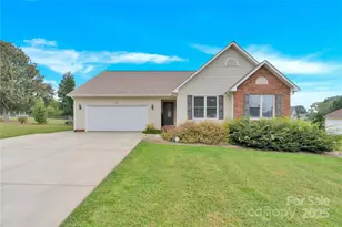 152 Rumple Hill Dr, Statesville, NC 28677 - Photo 1