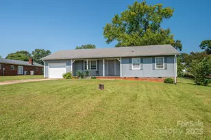 5706 Claridge Dr, Hickory, NC 28602 - Photo 1