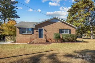 1853 Lakedell Dr, Charlotte, NC 28215 - Photo 1