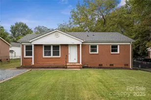 508 E John St, Matthews, NC 28105 - Photo 1