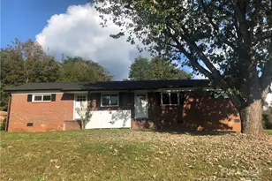 851 Crestway Dr, Newton, NC 28658 - Photo 1