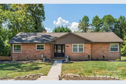 393 10th Street Drive NW, Hickory, NC 28601 - Photo 1