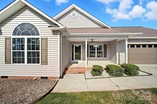 1470 Farmington Hills Dr, Conover, NC 28613 - Photo 1