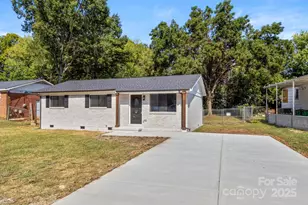 9235 Edgevale Dr, Charlotte, NC 28216 - Photo 1