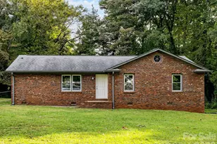 600 Touch Me not Ln, Charlotte, NC 28216 - Photo 1