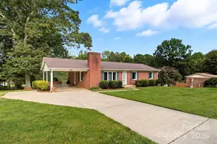 210 7th Ave Pl SW, Conover, NC 28613 - Photo 1