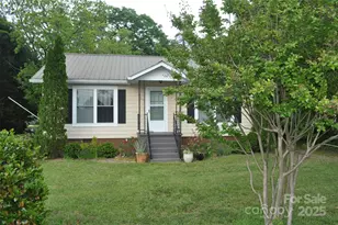 412 N Oak Ave, Landrum, SC 29356 - Photo 1